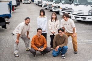 トラック買取のグルーウェーブ 集合写真