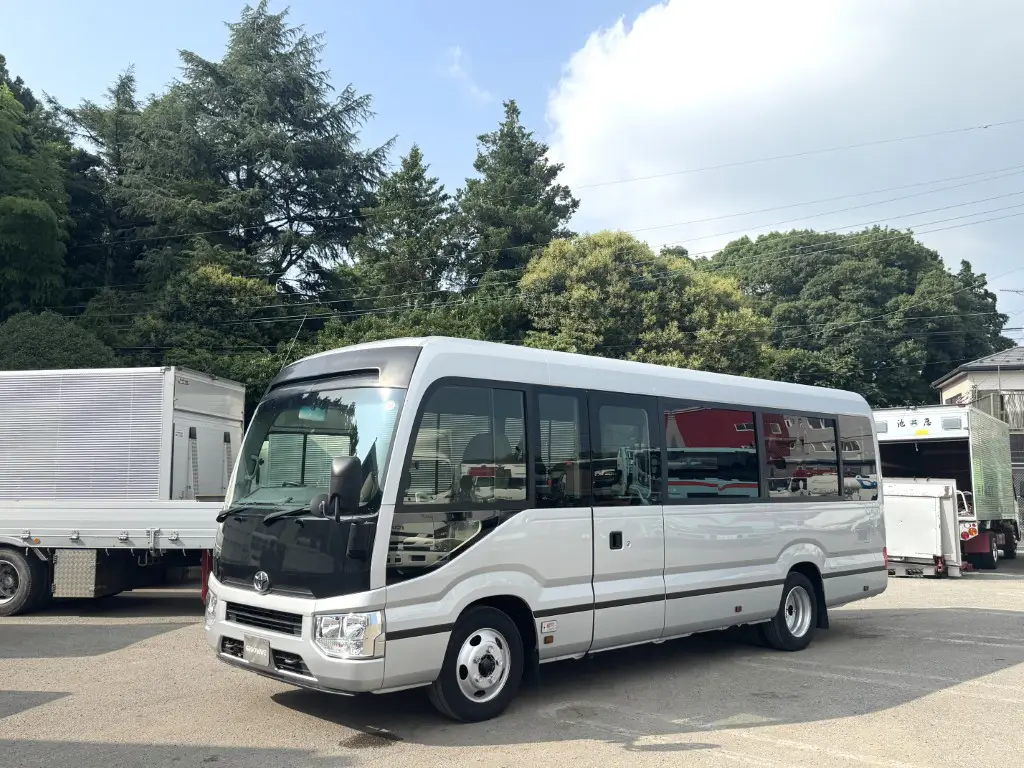 かずパパ トヨタ コースター 28人乗りバス （平成30年01月）SKG-XZB70 | 中古