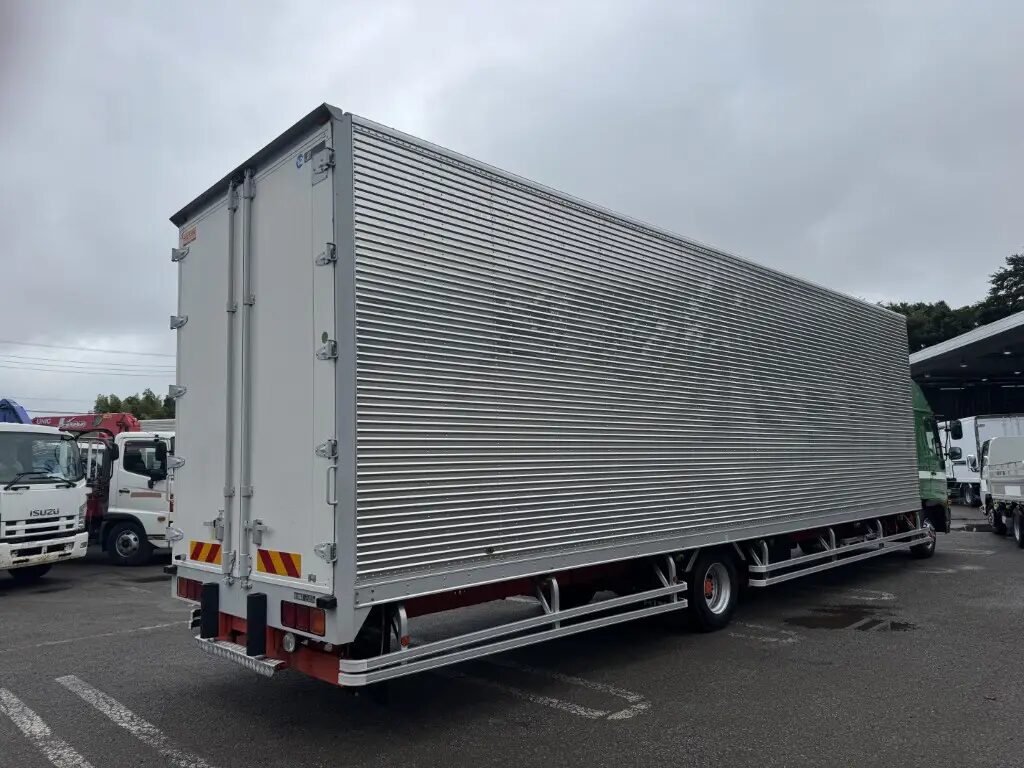 10トントラックのサイズ・積載量は?運転に必要な免許も詳しく解説 中古トラック