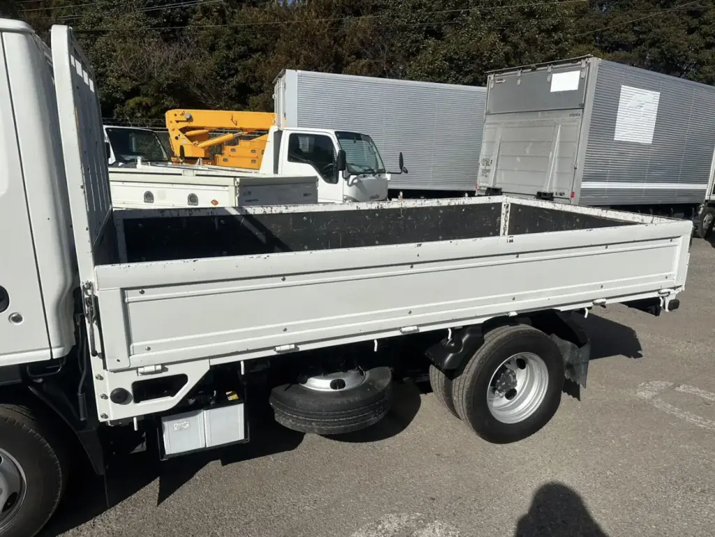 キャンター2トンロングの荷台です 2トントラックのサイズや積載量