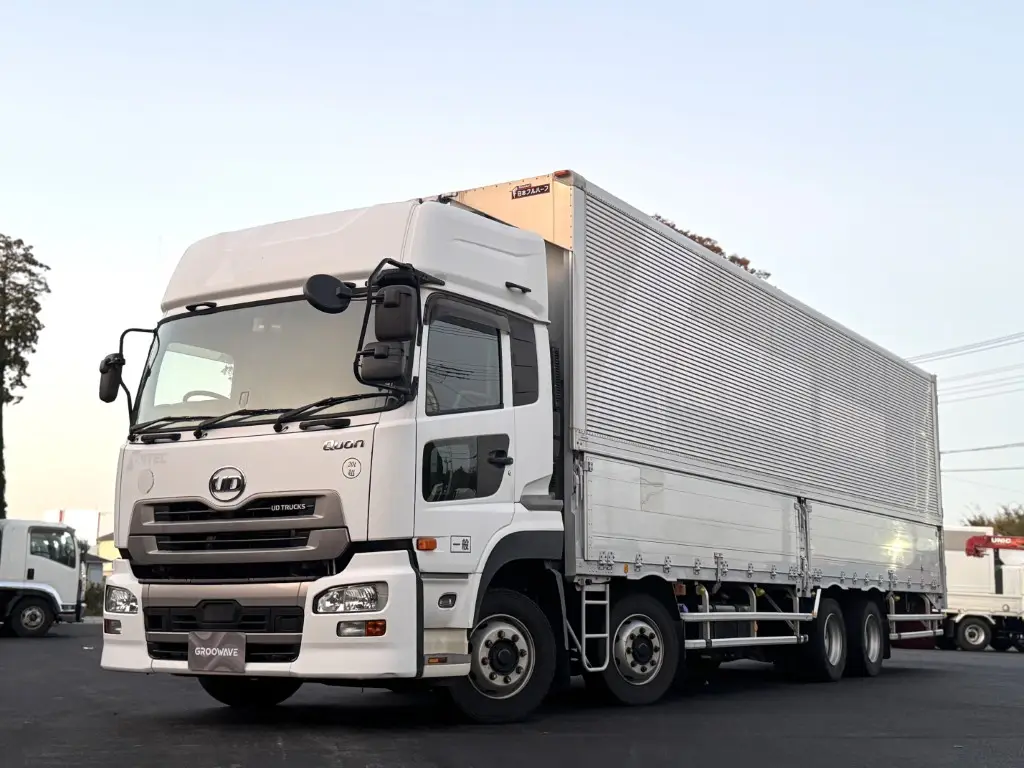 UDトラックス　クオン